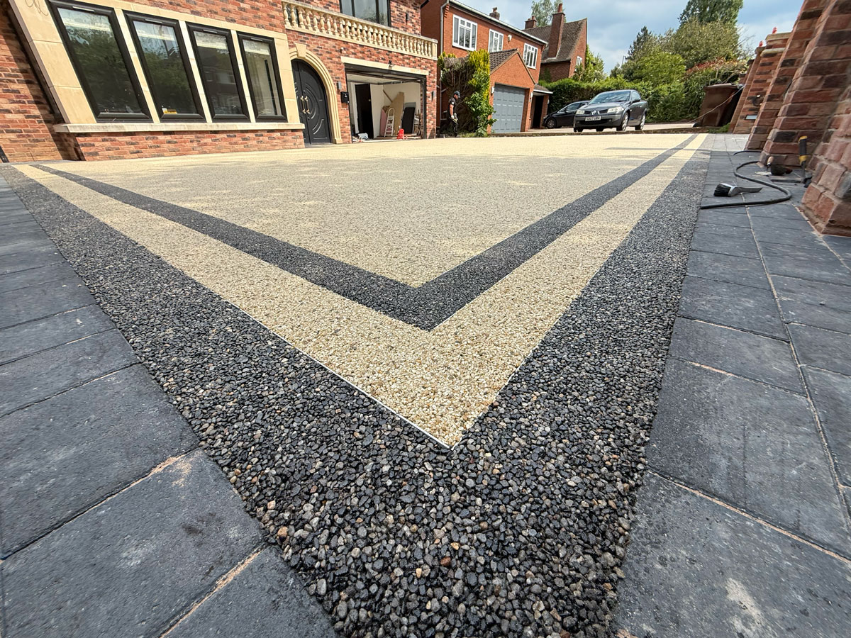 Large resin driveway installed to a house in Solihull. Gun metal grey double border with gold inner.